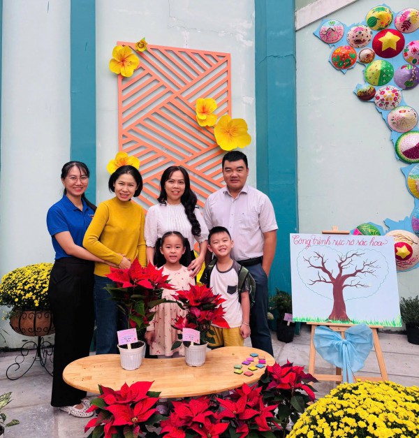 TP.HCM rực rỡ sắc hoa đón tết ở những trường học hàng ngàn mét vuông TP.HCM rực rỡ sắc hoa đón tết ở những trường học hàng ngàn mét vuông