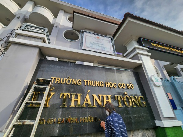 TP.HCM sau sáp nhập: Biển tên trường học 'thay áo mới', cập nhật phường, xã TP.HCM sau sáp nhập: Biển tên trường học 'thay áo mới', cập nhật phường, xã