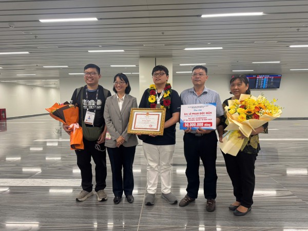 TP.HCM thưởng nóng cho học sinh đạt huy chương bạc Olympic toán quốc tế TP.HCM thưởng nóng cho học sinh đạt huy chương bạc Olympic toán quốc tế