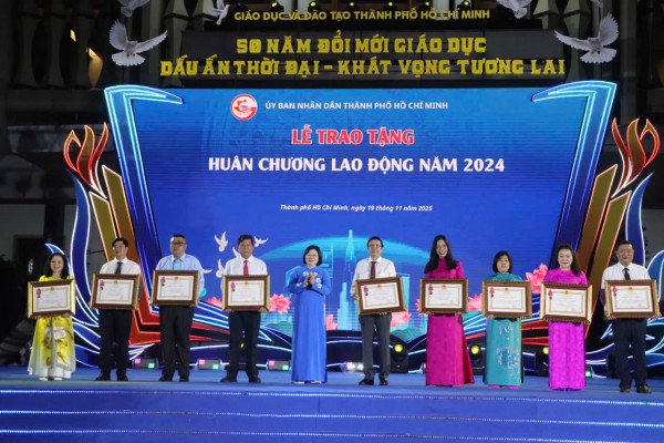 TP.HCM tôn vinh 50 nhà giáo điển hình tiêu biểu trong 50 năm đổi mới giáo dục