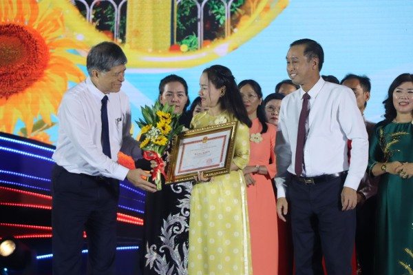 TP.HCM tôn vinh 50 nhà giáo điển hình tiêu biểu trong 50 năm đổi mới giáo dục