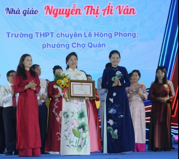 TP.HCM tôn vinh 50 nhà giáo điển hình tiêu biểu trong 50 năm đổi mới giáo dục