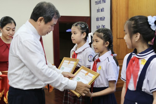 TP.HCM trao giải sáng kiến phòng chống bạo lực học đường