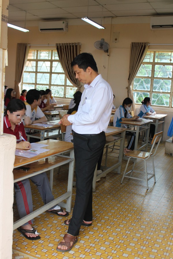 Tai nạn giao thông trước ngày thi tốt nghiệp THPT, nữ sinh TP.HCM được giúp đỡ Tai nạn giao thông trước ngày thi tốt nghiệp THPT, nữ sinh TP.HCM được giúp đỡ