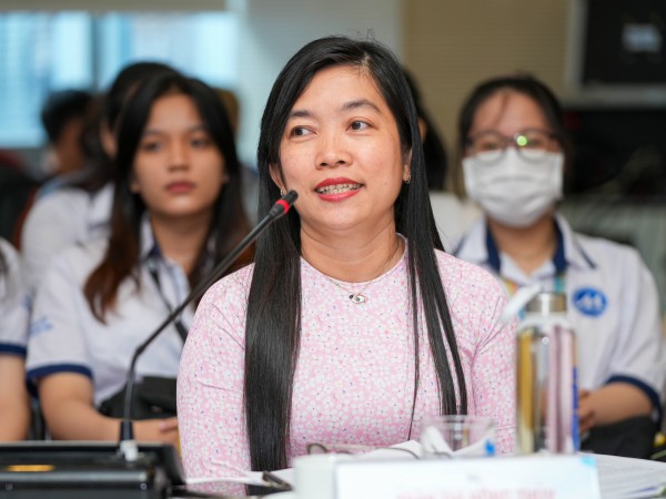 Tại sao bắt con phải giỏi tất cả các môn tiếng Anh, toán, sử, địa...? Tại sao bắt con phải giỏi tất cả các môn tiếng Anh, toán, sử, địa...?