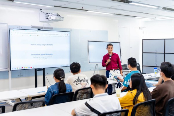 Tân khoa Trường Fulbright bảo tồn tri thức nhân văn bằng tư duy liên ngành Tân khoa Trường Fulbright bảo tồn tri thức nhân văn bằng tư duy liên ngành