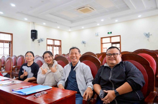 'Tân sinh viên U.60' dùng âm nhạc xoa dịu trẻ khuyết tật