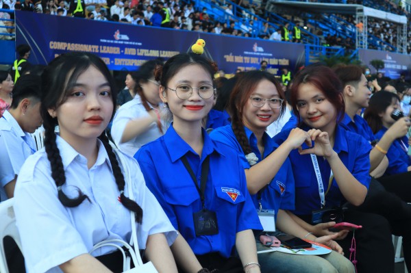 Tân sinh viên phải học cách thích nghi và vượt qua cám dỗ