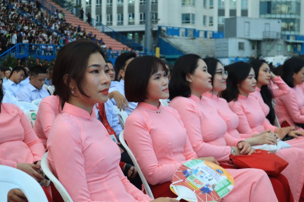 Tân sinh viên phải học cách thích nghi và vượt qua cám dỗ