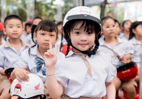 Tặng 1,8 triệu mũ bảo hiểm cho học sinh lớp 1