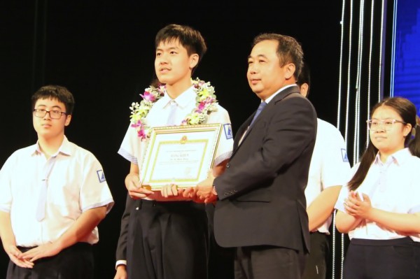 'Tạo môi trường xứng đáng để nhà giáo toàn tâm, toàn sức với nghề'