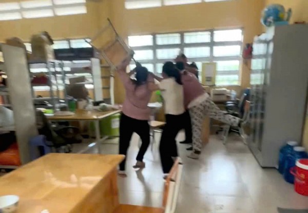 Tây Ninh: Đình chỉ giảng dạy đối với thầy giáo nhắn tin thân mật với nữ sinh Tây Ninh: Đình chỉ giảng dạy đối với thầy giáo nhắn tin thân mật với nữ sinh