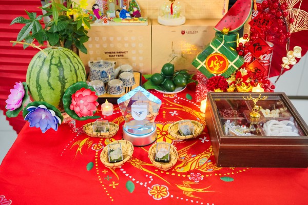 Tết Nguyên đán 2026: Sắc mai, đào, bánh chưng, bánh tét tràn ngập trường đại học