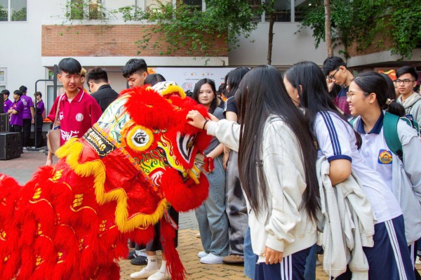 Tết 'ấm' từ nhà trường