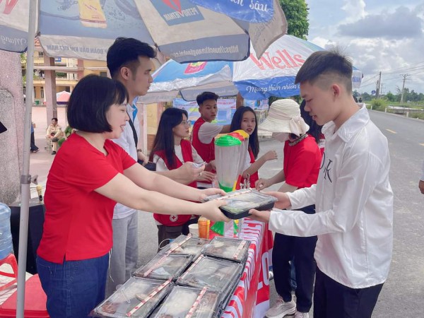 Thái Bình: Hỗ trợ thí sinh bằng những suất ăn đầy đủ dinh dưỡng
