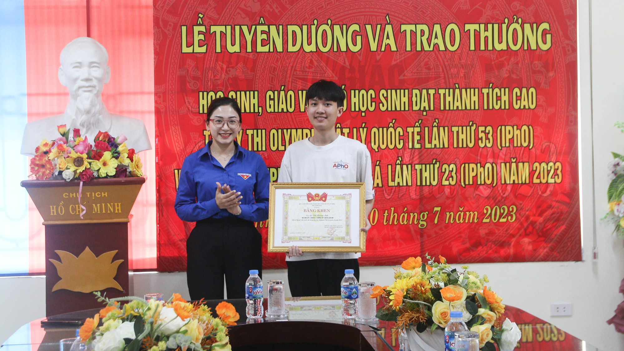 Thanh Hóa tuyên dương học sinh huy đạt chương bạc Olympic vật lý quốc tế, thủ khoa