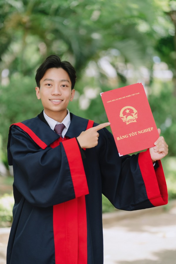Thành tích 'dữ dội' của nam sinh Lâm Đồng 10 điểm tiếng Anh tốt nghiệp THPT Thành tích 'dữ dội' của nam sinh Lâm Đồng 10 điểm tiếng Anh tốt nghiệp THPT