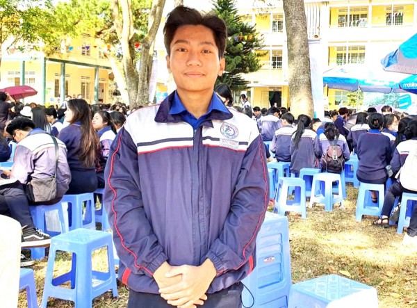 Thành tích 'dữ dội' của nam sinh Lâm Đồng 10 điểm tiếng Anh tốt nghiệp THPT Thành tích 'dữ dội' của nam sinh Lâm Đồng 10 điểm tiếng Anh tốt nghiệp THPT