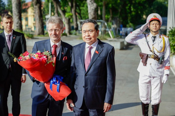 Thầy giáo Czech nói tiếng Việt như gió, làm việc nhiều người mơ ước Thầy giáo Czech nói tiếng Việt như gió, làm việc nhiều người mơ ước