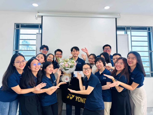 Thầy giáo đạt IELTS 9.0 tuyệt đối: Chính người thầy cũng có những người thầy