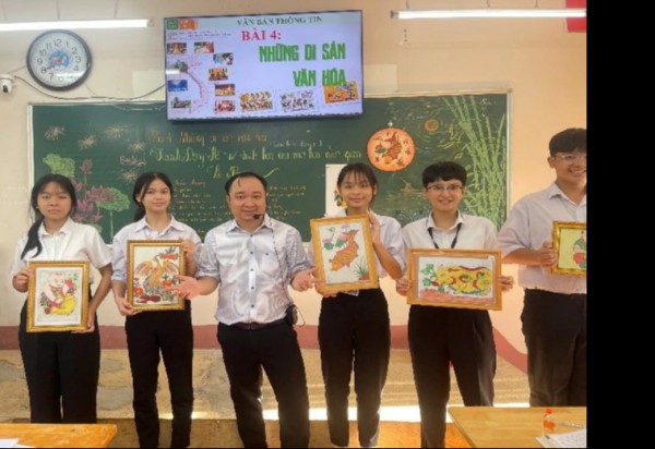 Thầy giáo vùng cao đem di sản văn hóa vào không gian lớp học