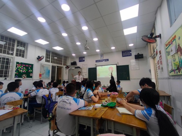 Thầy mắng học sinh 