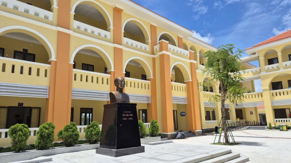 Thêm một ngôi trường 100 tỉ do VPBank tài trợ được khánh thành tại Long An Thêm một ngôi trường 100 tỉ do VPBank tài trợ được khánh thành tại Long An