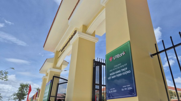 Thêm một ngôi trường 100 tỉ do VPBank tài trợ được khánh thành tại Long An Thêm một ngôi trường 100 tỉ do VPBank tài trợ được khánh thành tại Long An