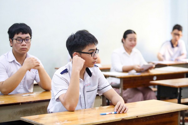 Thi đại trà lớp 10 có mâu thuẫn với tinh thần phổ cập giáo dục?