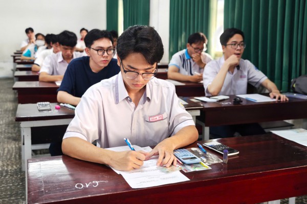 Thi đánh giá năng lực: Gần nửa thí sinh điểm dưới trung bình, có đáng lo?