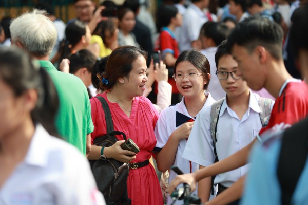 Thi lớp 10 TP.HCM: Vẫn có thí sinh sử dụng tài liệu