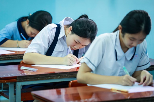 Thi lớp 10 TP.HCM: Đề chính thức môn ngữ văn bàn về 'những sắc màu cảm xúc'
