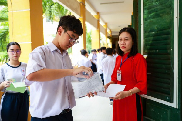 Thi lớp 10 TP.HCM: Đề tiếng Anh khó đạt điểm tuyệt đối Thi lớp 10 TP.HCM: Đề tiếng Anh khó đạt điểm tuyệt đối