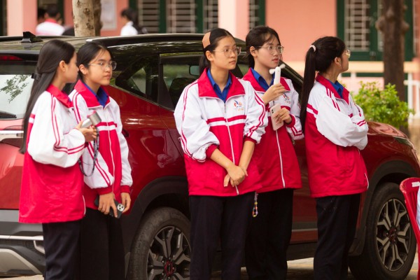 Thí sinh Quảng Trị 'đội nắng' đi làm thủ tục thi tốt nghiệp THPT Thí sinh Quảng Trị 'đội nắng' đi làm thủ tục thi tốt nghiệp THPT