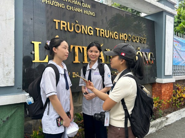 Thí sinh TP.HCM bất ngờ, 'đề văn tốt nghiệp lệch tủ, lệch méo xẹo' Thí sinh TP.HCM bất ngờ, 'đề văn tốt nghiệp lệch tủ, lệch méo xẹo'