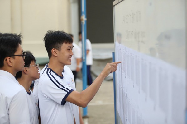 Thí sinh có từ 2 chứng chỉ ngoại ngữ được ưu tiên xét tuyển ĐH ra sao?