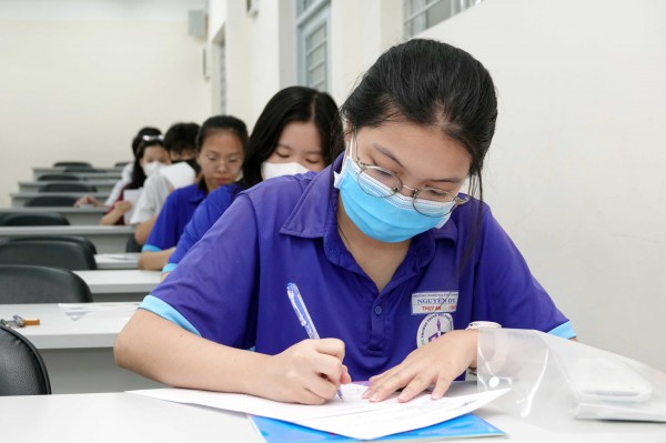 Thí sinh đăng ký xét tuyển bằng điểm thi năng lực thấp kỷ lục