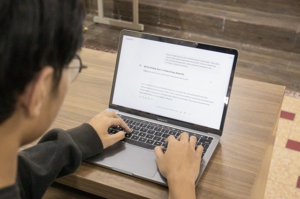 Thí sinh lớp 12 học cùng AI 2-3 giờ mỗi ngày trước thi tốt nghiệp THPT Thí sinh lớp 12 học cùng AI 2-3 giờ mỗi ngày trước thi tốt nghiệp THPT