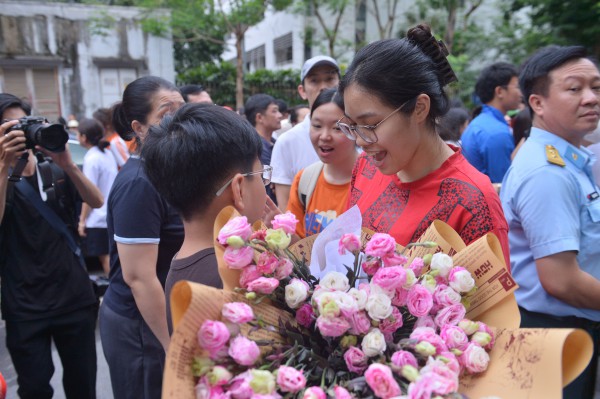 Thí sinh than đề tiếng anh khó, phông chữ gây 'nhức mắt' Thí sinh than đề tiếng anh khó, phông chữ gây 'nhức mắt'