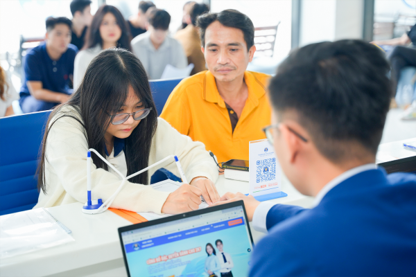 Thí sinh xét học bạ nhận học bổng đến 100% học phí toàn khóa tại Trường đại học Văn Hiến