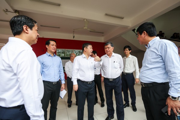 Thi tốt nghiệp THPT 2023: Ra đề và coi thi thế nào?