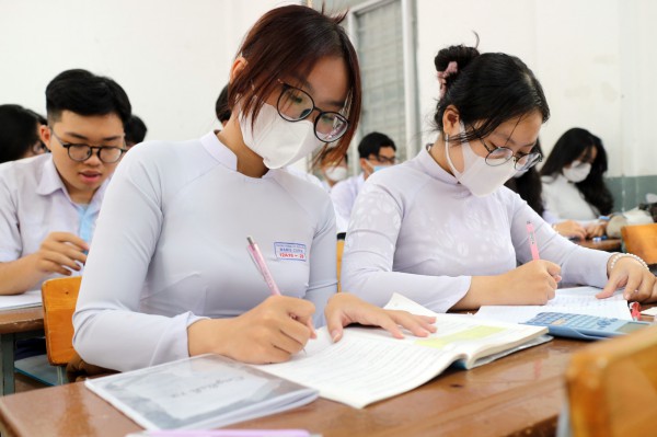 Thi tốt nghiệp THPT 2023: Ra đề và coi thi thế nào?