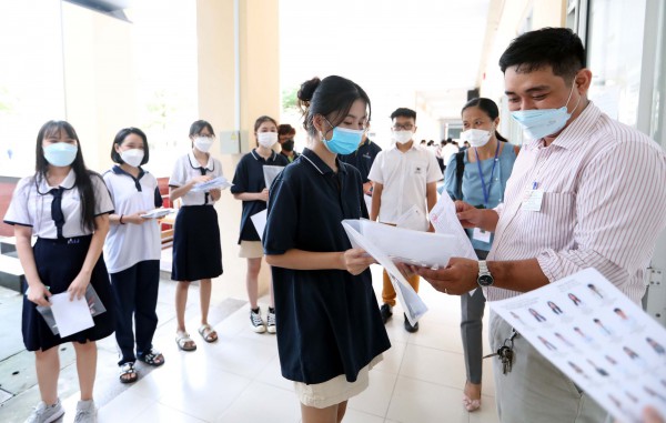 Thi tốt nghiệp THPT 2023: Ra đề và coi thi thế nào?