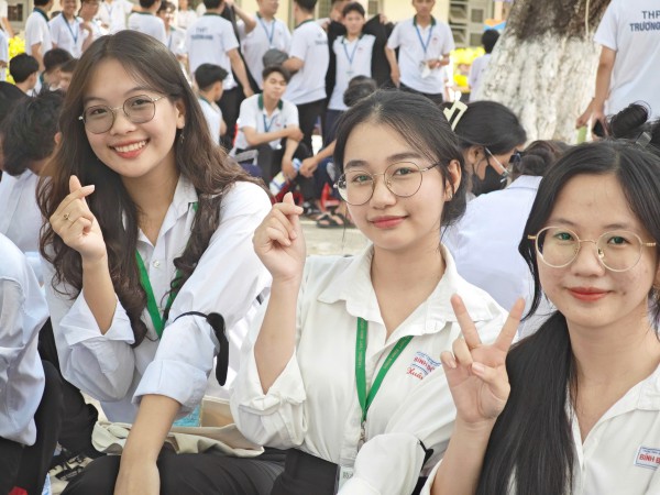 Thi tốt nghiệp THPT 2025: Hành trình chuyên chở yêu thương và trách nhiệm Thi tốt nghiệp THPT 2025: Hành trình chuyên chở yêu thương và trách nhiệm