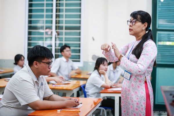 Thi tốt nghiệp THPT 2026: Xem gợi ý giải đề thi môn hóa học tại đây