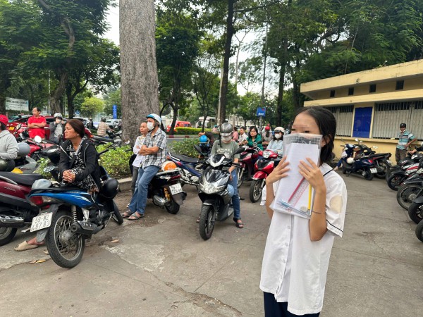 Thi tốt nghiệp THPT: Có thí sinh hôm qua quên phiếu báo dự thi, nay quên CCCD Thi tốt nghiệp THPT: Có thí sinh hôm qua quên phiếu báo dự thi, nay quên CCCD