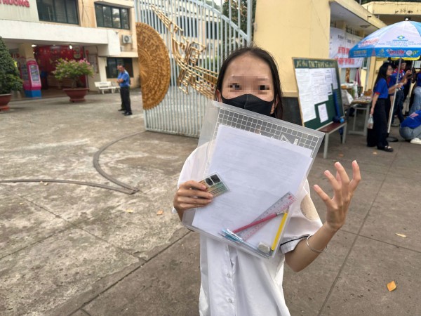 Thi tốt nghiệp THPT: Có thí sinh hôm qua quên phiếu báo dự thi, nay quên CCCD Thi tốt nghiệp THPT: Có thí sinh hôm qua quên phiếu báo dự thi, nay quên CCCD