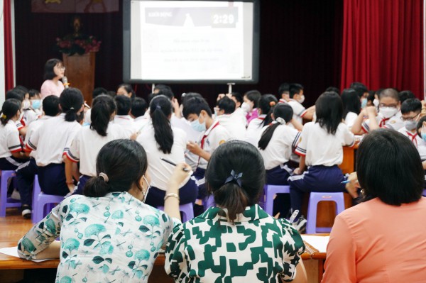 Thiếu giáo viên kéo dài: TP.HCM tìm giải pháp