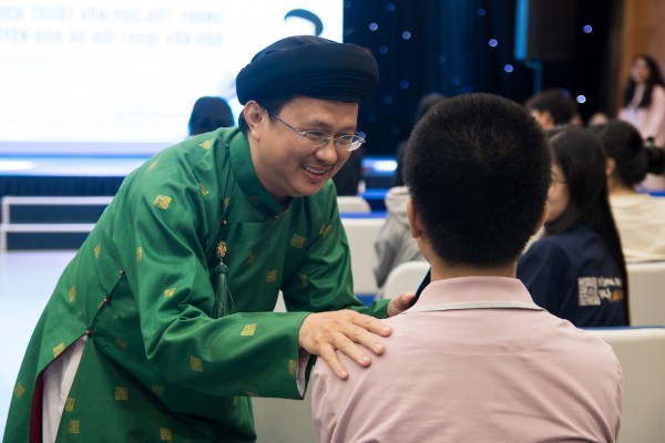 Thơ văn của Tố Hữu, Xuân Diệu, Nguyễn Nhật Ánh... được thi dịch sang tiếng Trung