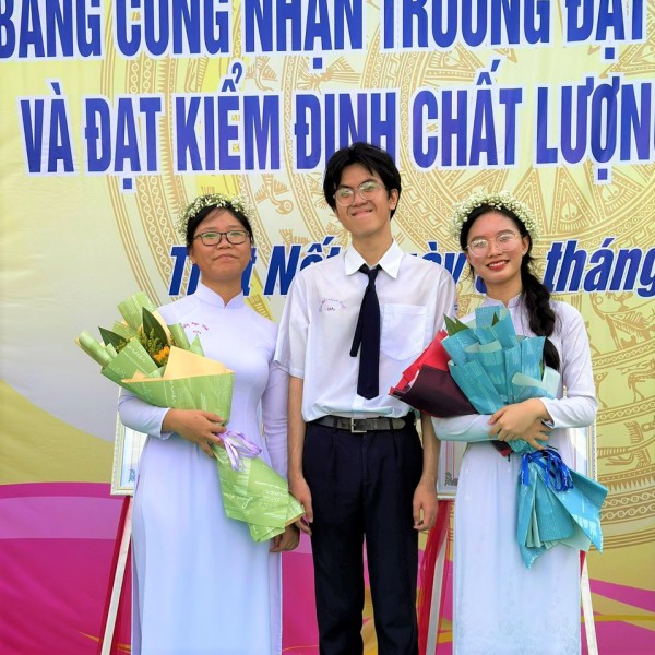 Thủ khoa tốt nghiệp THPT 2023 tại Cần Thơ: Mong muốn làm bác sĩ cứu người